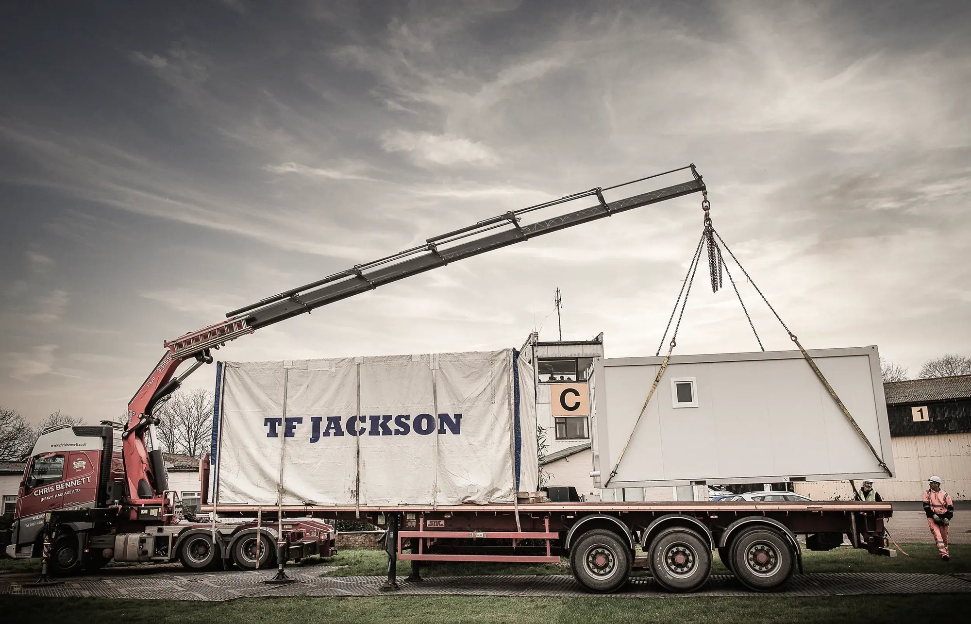 tf-jacskon-supply-to-hire-operators-large-modular-building-unit-arrives-on-site-with-crane-ready-for-install